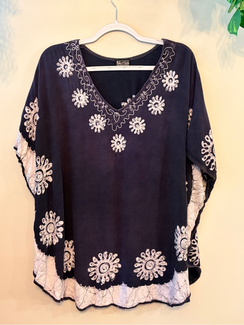 Ruby’n Style Artisan Embroidered Batik Tunic Caftan Top Boho Resort Oversized - Picture 2 of 7